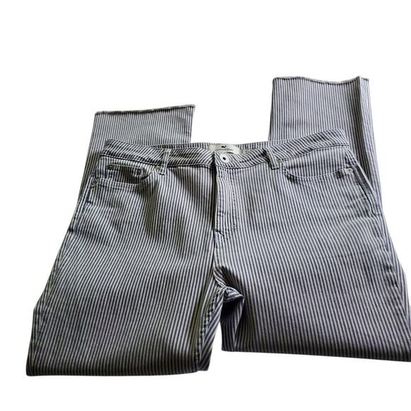 Vineyard Vines Cotton Blend High Rise Kick Flare Jeans Size 32 - Picture 9 of 10